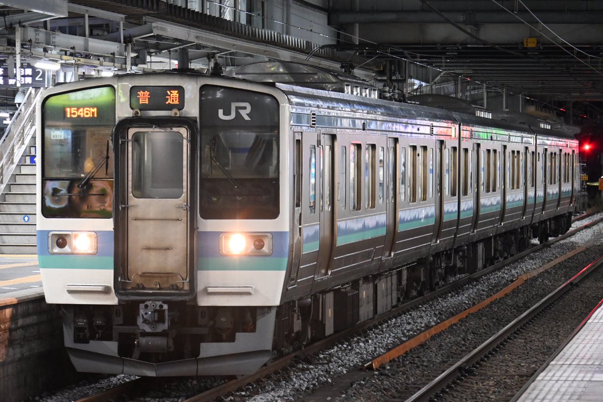 Cocoa_189_510's tweet photo. 中央本線・篠ノ井線・信越本線用のE131系200番台が長野地区でも運用開始。

長野県内では「4種類の"長野色"」が営業運行してるという中々すごい展開に。

E131系、211系、E127系、115系（しなの鉄道）という歴代なラインナップ。 https://t.co/nCTXiTQU5z