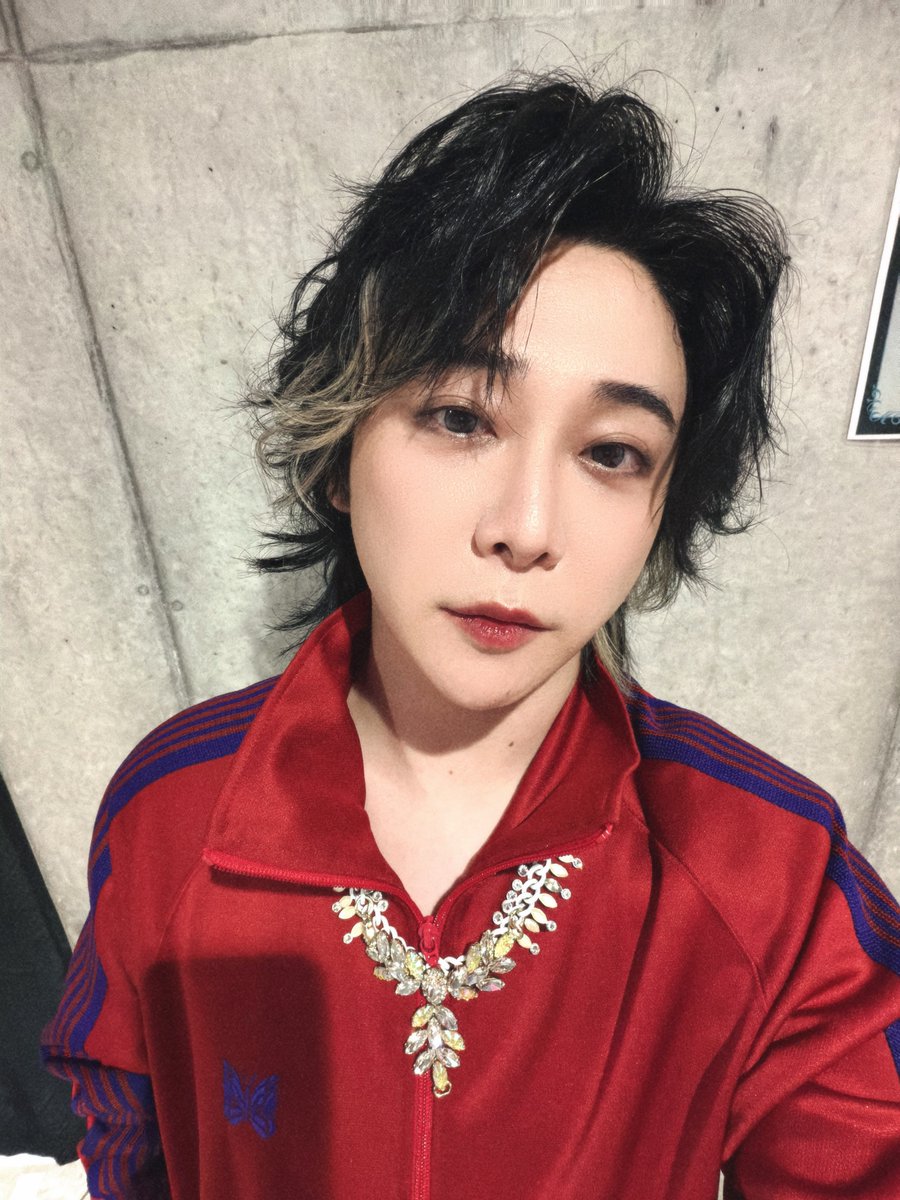 nemuw0's tweet photo. 10/1(木)大森元貴Instagram
もっくん着用ジャケット

NEEDLES
Track Jacket Poly Smooth / Red
￥28,600(税込)

#MrsGREENAPPLE #大森元貴 https://t.co/8pdKrWVcME