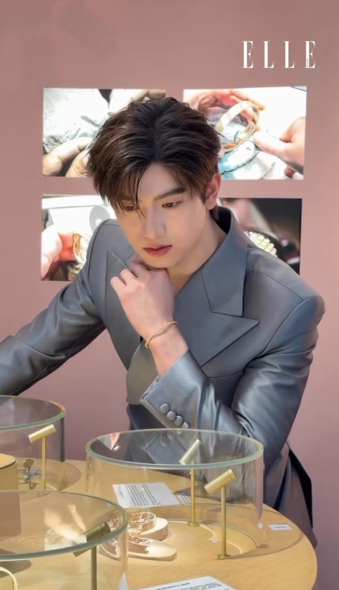 Pokkiez's tweet photo. โทมัสก้องงานลับงานนี้หล่อจึ้งมากกกก ได้ร่วมงานกับแบรนด์ VanCleef ลุคนี้คือที่สุดเลย หล่อมากกกก

#ELLETHAILAND
#VCAPerleeTH #VCAPerlee #VanCleefArpels
#thomaskong #tthomastc #kongjiro https://t.co/pXFxyC9NLv