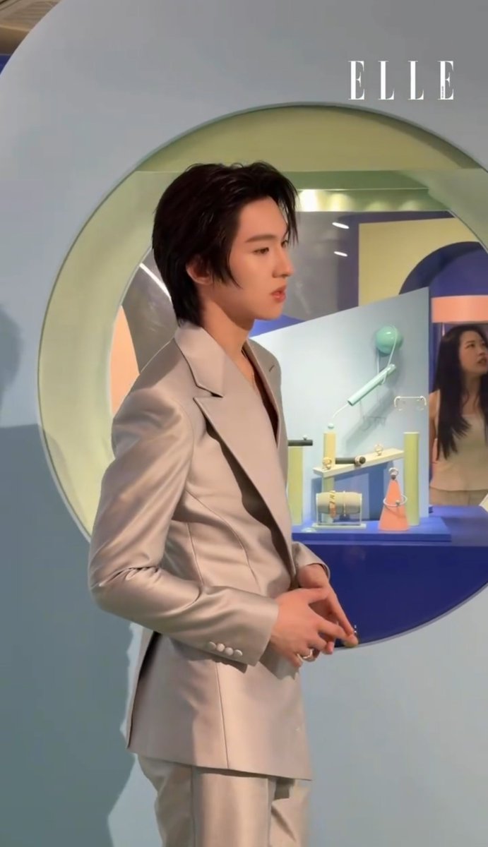 Pokkiez's tweet photo. โทมัสก้องงานลับงานนี้หล่อจึ้งมากกกก ได้ร่วมงานกับแบรนด์ VanCleef ลุคนี้คือที่สุดเลย หล่อมากกกก

#ELLETHAILAND
#VCAPerleeTH #VCAPerlee #VanCleefArpels
#thomaskong #tthomastc #kongjiro https://t.co/pXFxyC9NLv