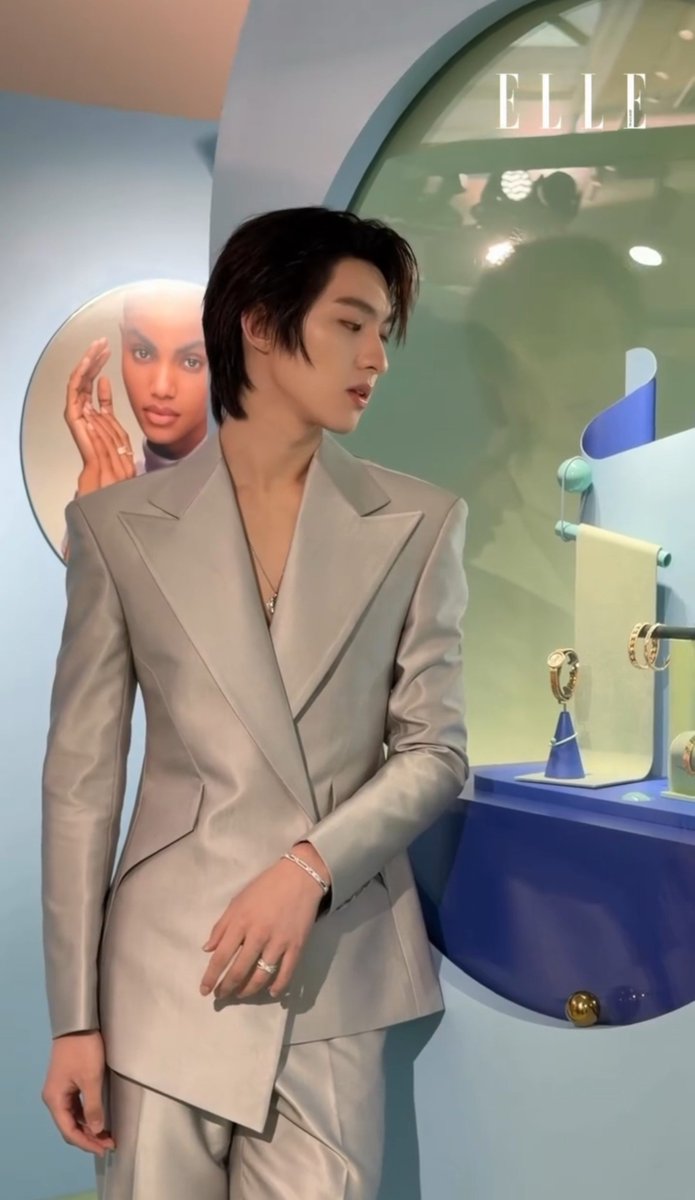 Pokkiez's tweet photo. โทมัสก้องงานลับงานนี้หล่อจึ้งมากกกก ได้ร่วมงานกับแบรนด์ VanCleef ลุคนี้คือที่สุดเลย หล่อมากกกก

#ELLETHAILAND
#VCAPerleeTH #VCAPerlee #VanCleefArpels
#thomaskong #tthomastc #kongjiro https://t.co/pXFxyC9NLv