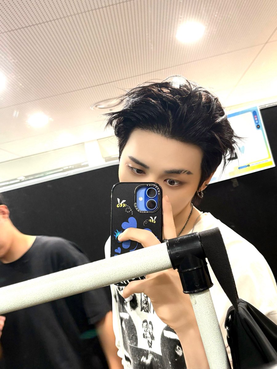 jaehyunkopjay's tweet photo. “kamu mah sana sini mau”

                 sana                                             sini https://t.co/F4A8GcKw6l
