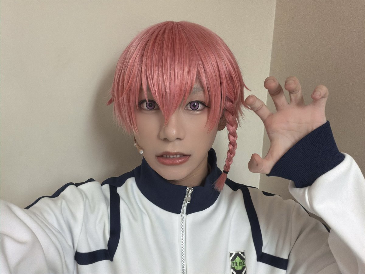 nattu515's tweet photo. 舞台『ブルーロック』5th STAGE
ー新英雄大戦（ネオ・エゴイストリーグ）開幕ー
初日の幕が上がりました！
ご来場ありがとうございました！
明日も劇場でお待ちしています⚽️

ガブガブ🦈
#ブルステ https://t.co/rif76cYqRm