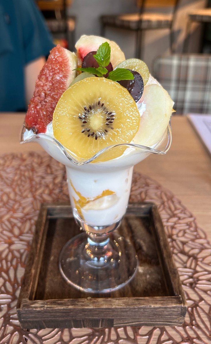 Riii5722's tweet photo. 遅くなりましたがいわき遠征！
初メヒコでカニチャーハン食べて大好きなお店でパフェ食べて、試合には勝って最高〜！🙌
帰りはバタバタで終電間に合うかヒヤヒヤでしたが、いわきサポさんや一緒に帰ったベガサポさんに助けて頂いて無事に帰宅🥲
日帰りでしたが楽しい1日でした✨

#ベガサポいわき遠征 https://t.co/9fm3KtC7ck
