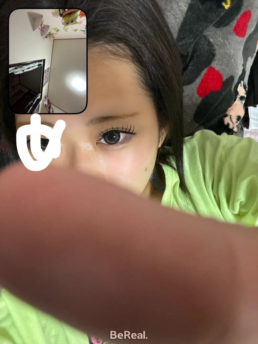 cha_8y's tweet photo. みんなが目から下指で隠してるから真似してみたけど難しいしオレ肌綺麗じゃね❓ https://t.co/fQio1qPFNL