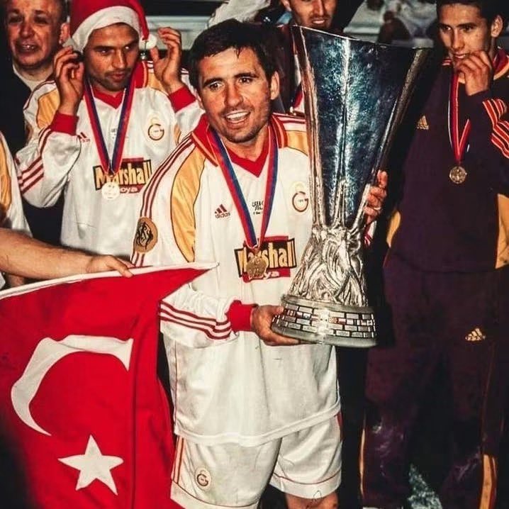cassioo_lincoln's tweet photo. Efsanemiz Hagi🔥
Senin hikayenin bir parçası olmaktan gurur duyuyorum. Nice yıllara Galatasaray…
I LOVE YOU #HAGI 🫶🫶 https://t.co/Rs5QOlutzK
