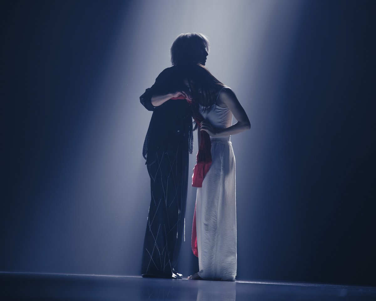 movie_matching's tweet photo. 主題歌"ソフィリア" 
MUSiC CLiP撮影 
オフショット公開
━━━━━━━━････・🥀

#内田英治 監督がメガホンを取り、
“赤い絆”で繋がれた輪花と吐夢を描いています

➤https://t.co/A7ZriiLu4D

#LiSA  #LiSA_ソフィリア 
#映画マッチング 𝐓𝐑𝐔𝐄 𝐋𝐎𝐕𝐄
大ヒット上映中 https://t.co/nE2SSE6dZ0