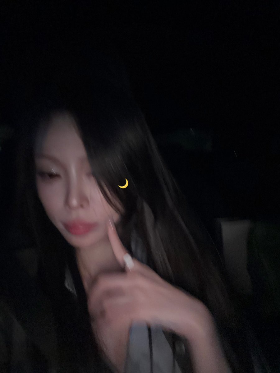 heyize's tweet photo. Selfies at night >>>> https://t.co/2r0gmEhUeG