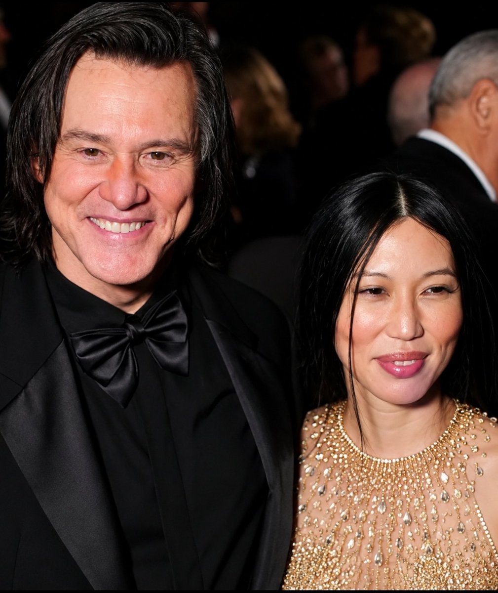 PicturesFoIder's tweet photo. Jim Carrey officially marries Min Ah in private Los Angeles ceremony https://t.co/lMczDmht8P