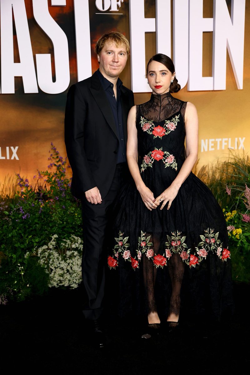 celeb124's tweet photo. Paul Dano hit the East of Eden premiere at The Plaza Hotel in New York City in a black single-breasted suit over a navy open-collar shirt with no tie. Polished black dress shoes finished the sharp, low-key Netflix carpet look beside Zoe Kazan. https://t.co/lphDYPOqnS