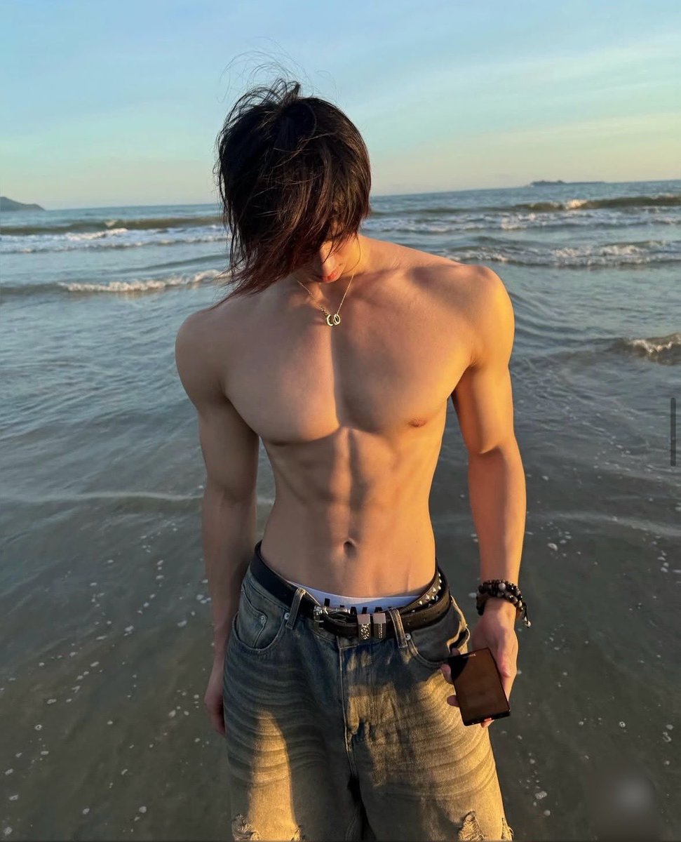 rita_fit03's tweet photo. 顔整っていない＝カッコよくないって
言う人いるけど

・体脂肪率10%前後
・小顔
・張り付くフェイスライン
・ニキビ、毛穴のない肌
・肩幅広げて骨格最大化

これ満たしてたら
ある程度パーツ弱くてもモテるぞ

全部正しい筋トレや食生活で作れるのに
顔や年齢のせいにしてるからモテないんだよ https://t.co/erezDgSovG