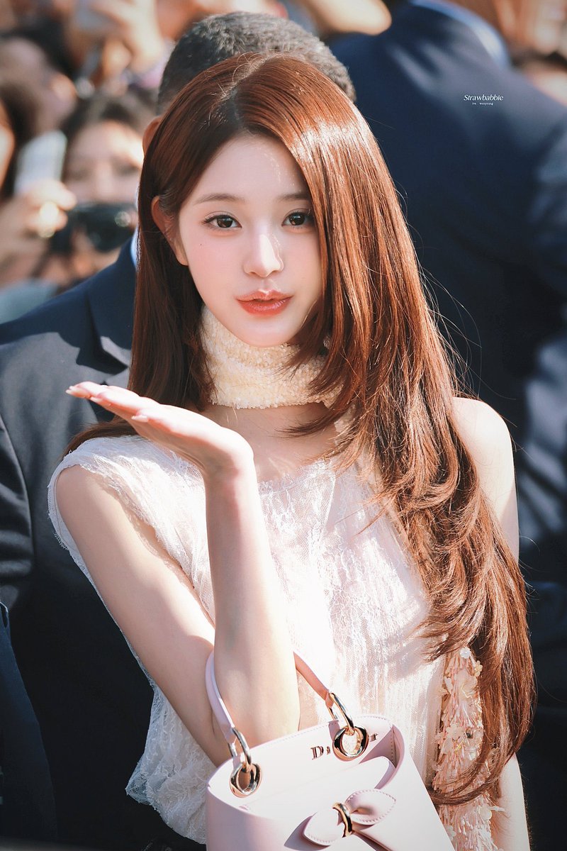 onlyforyoung10's tweet photo. Dior elegance, embodied by Wonyoung.

#WonyoungDiorSummer27
#JANGWONYOUNG
#WONYOUNG
#DiorSummer27 @Dior https://t.co/QkPy1uCe0y