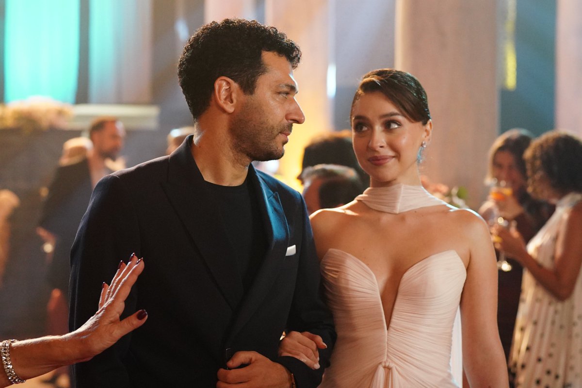 gullergunahlar's tweet photo. Yeni bölümden ilk kareler sizlerle! 🌹 

#GüllerVeGünahlar yeni bölümleriyle her cumartesi 20.00’de #KanalD’de!

@kanald @ngmediatv https://t.co/X2dz0H6NGs