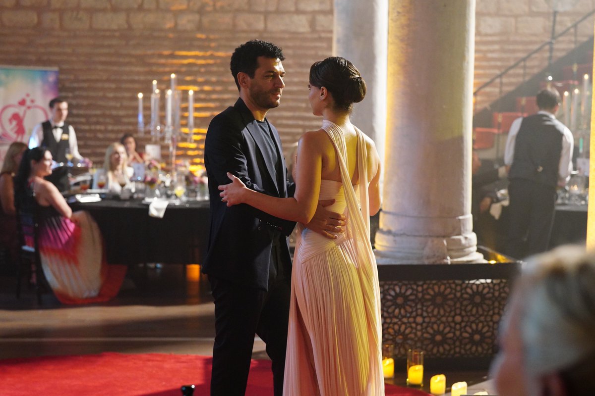gullergunahlar's tweet photo. Yeni bölümden ilk kareler sizlerle! 🌹 

#GüllerVeGünahlar yeni bölümleriyle her cumartesi 20.00’de #KanalD’de!

@kanald @ngmediatv https://t.co/X2dz0H6NGs