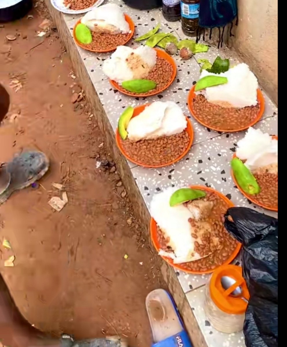 Imlo_gic's tweet photo. Temwagala kupoota Kat enjala ebaluma 😂😂 https://t.co/0BgcaAxcvd