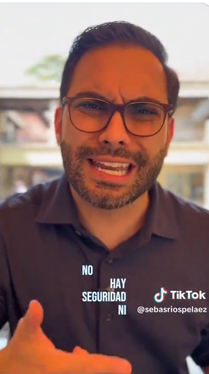 iridesarr25's tweet photo. Miedo? Miedo daba tu abuelo genocida!
Miedo? Miedo tu tía la vagina sociable! 
Miedo? Miedo tu tata que desfalcó el IPM por más de 470 millones!
Miedo? Que tenés toda la cara de Byron Lima! 🤭🤭🤭 Ahhh familia más pura  mierda!!! https://t.co/vnZOJmMMqY