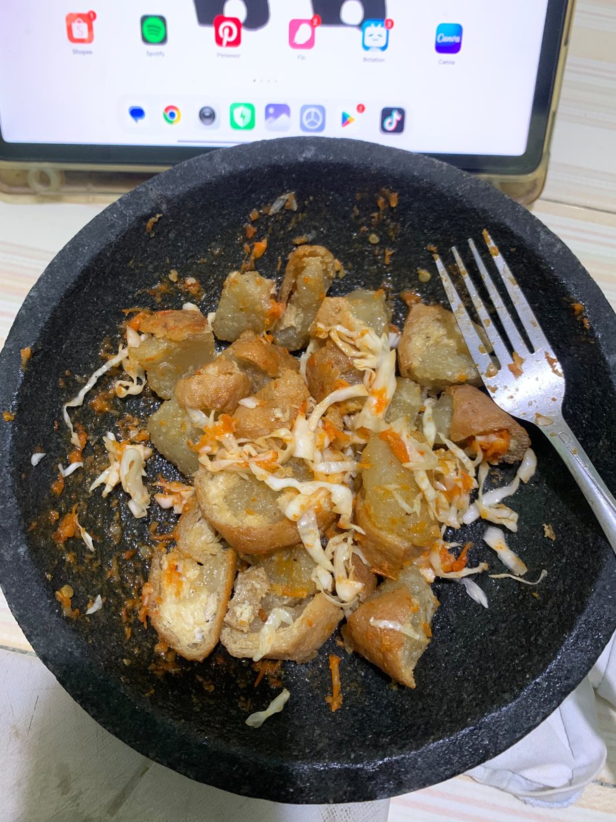 dumbelsyaka's tweet photo. emang paling mantep lg mens day1 makan tahu kocek cabe 5 https://t.co/9BTvYNbumM
