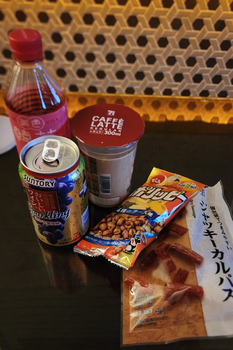 utatane8543's tweet photo. 新宿でお兄さんとお泊まり🤍

まずはワインで乾杯🍷
一緒にアニメを観ながら、いろんなお話をしたりして、とっても楽しい時間を過ごせました✨

気づけばすっかり夢中になっていて、帰る頃にはアニメの続きが気になっちゃいました😂

また一緒に観られたらいいな😌
楽しい夜をありがとうございました✨ https://t.co/GZGm2vo2sF