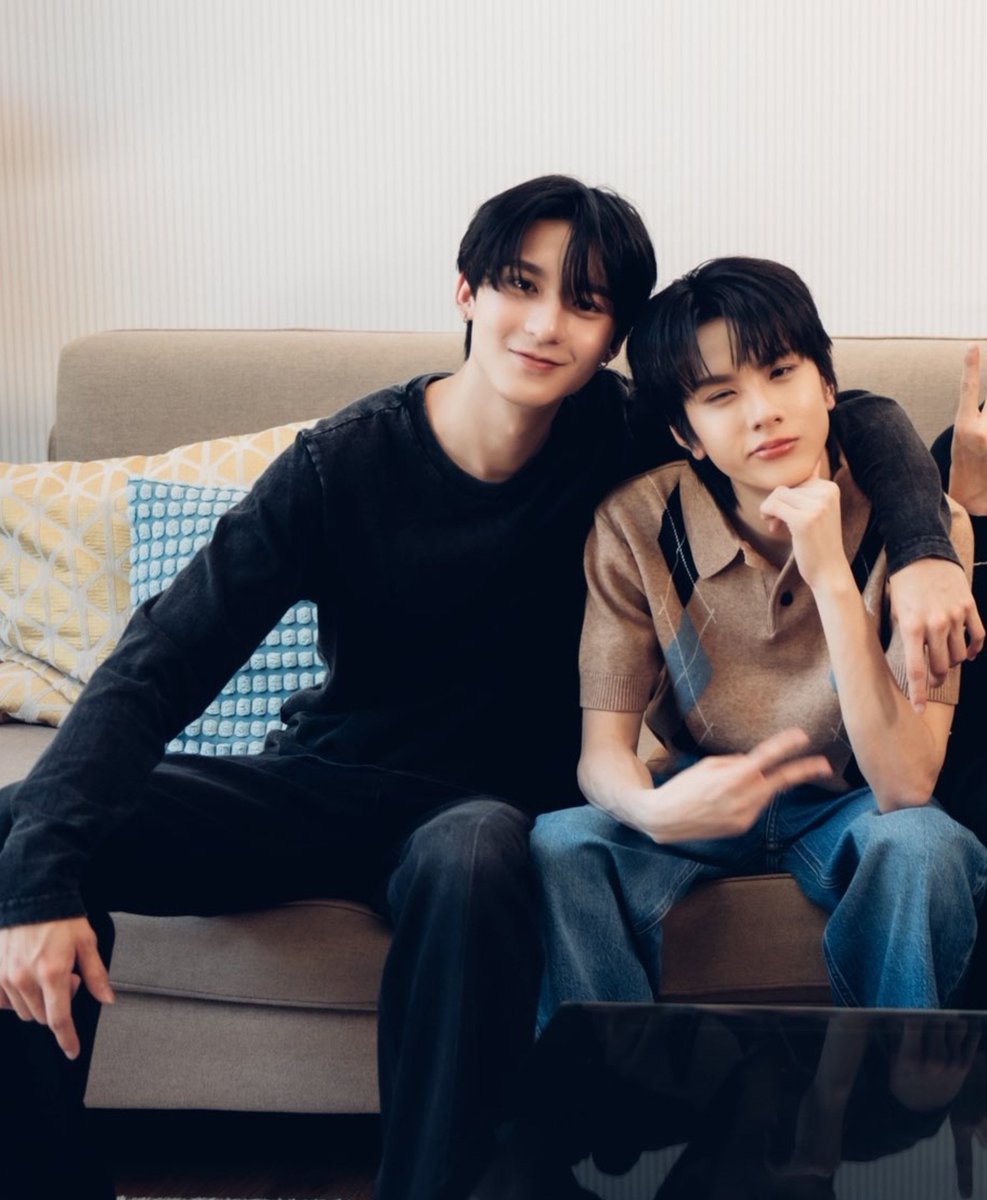 tnpwrg's tweet photo. MR FANBOY CHAPTER 5
#MrFanboyEP5
#รักสุดใจนายแฟนบอยSeries
#MrFanboySeries

from this                                                to this https://t.co/Sj9fiVtAb5