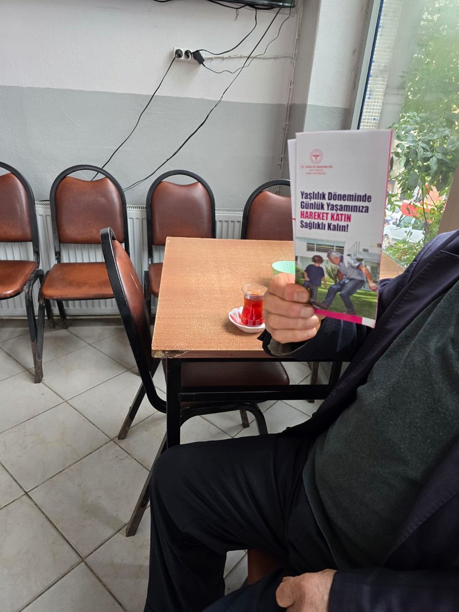 sebintsm's tweet photo. Dünya Yaşlılar Günü ile ilgili eğitim sorumlumuz Şebinkarahisar esnafı ve çay ocaklarını ziyaret ederek broşürlerle bilgilendirme yapmıştır. https://t.co/rkyly89P4S
