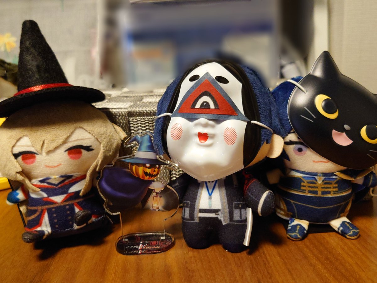 hal_haruhara's tweet photo. 10月になりましたがいかがお過ごしでしょうか。ところで帰ってきたらなんかいろいろいる https://t.co/iyV7YiX4eb