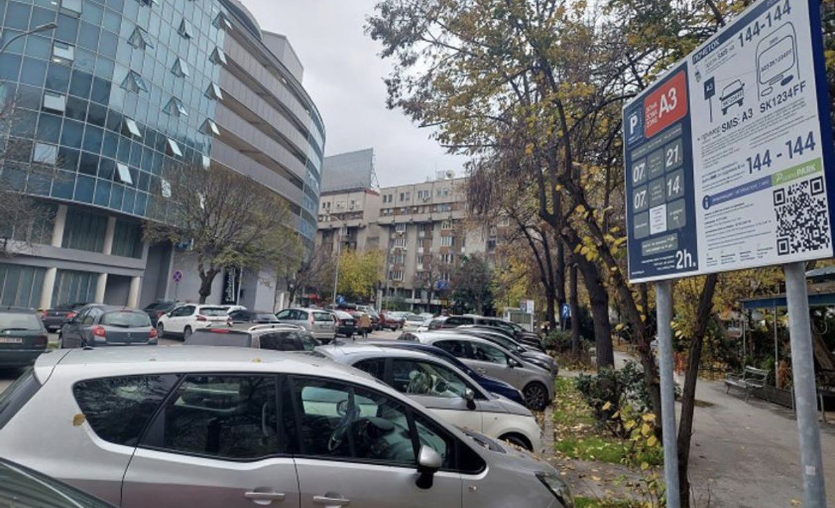 vml4o2's tweet photo. Од денеска зимско работно време на зонското паркирање во Скопје

Од 1 октомври во Скопје започнува зимското работно време на зонското паркирање. Промената се однесува на зоните за паркирање во градот, а граѓаните се информираат навреме да го следат новиот режим и да ги почитуваа https://t.co/oPjKNFqxAV