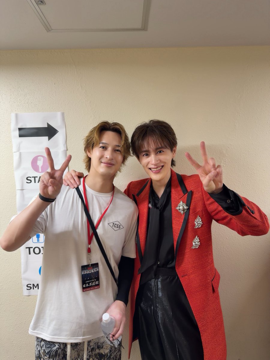 makoto_matsuri's tweet photo. SHOW-WAそしてたけ日本武道館でのLIVEおめでとう！

俺はたまたま休みで観に行けてよかった^ ^
共に昔から武道館を目標に頑張ってきてたけが武道館のステージに立ってる姿は元メンバーとして嬉しいよ👊

MATSURIも負けないようにとにかく今はツアーを成功させるぞ‼️と気合い入りました🔥 https://t.co/MybdxAuzAS