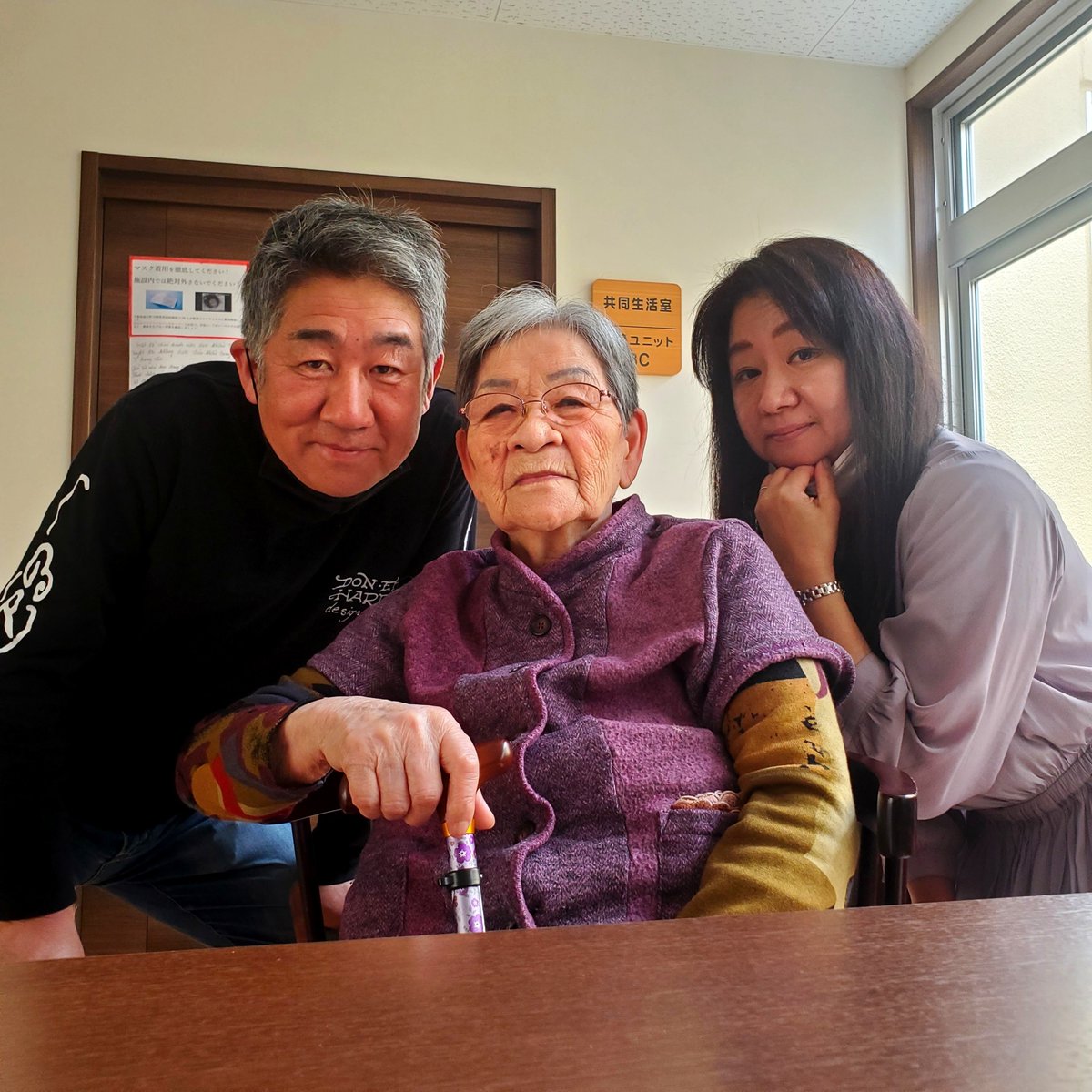 asayan1030's tweet photo. 私事…お袋眠るように89歳旅立ちました
お袋口癖「なんもしてあげられなくてゴメンね」「ありがとう」会いにいけば寝たりになっても自分の事よりしてあげられない事にゴメンねとありがとうと
心が誰より広く暖かい
沢山感謝を伝えこの先人生お袋のように心広く人を大事に生きます
お袋大好きだよまたね https://t.co/LbwkJVy4iu