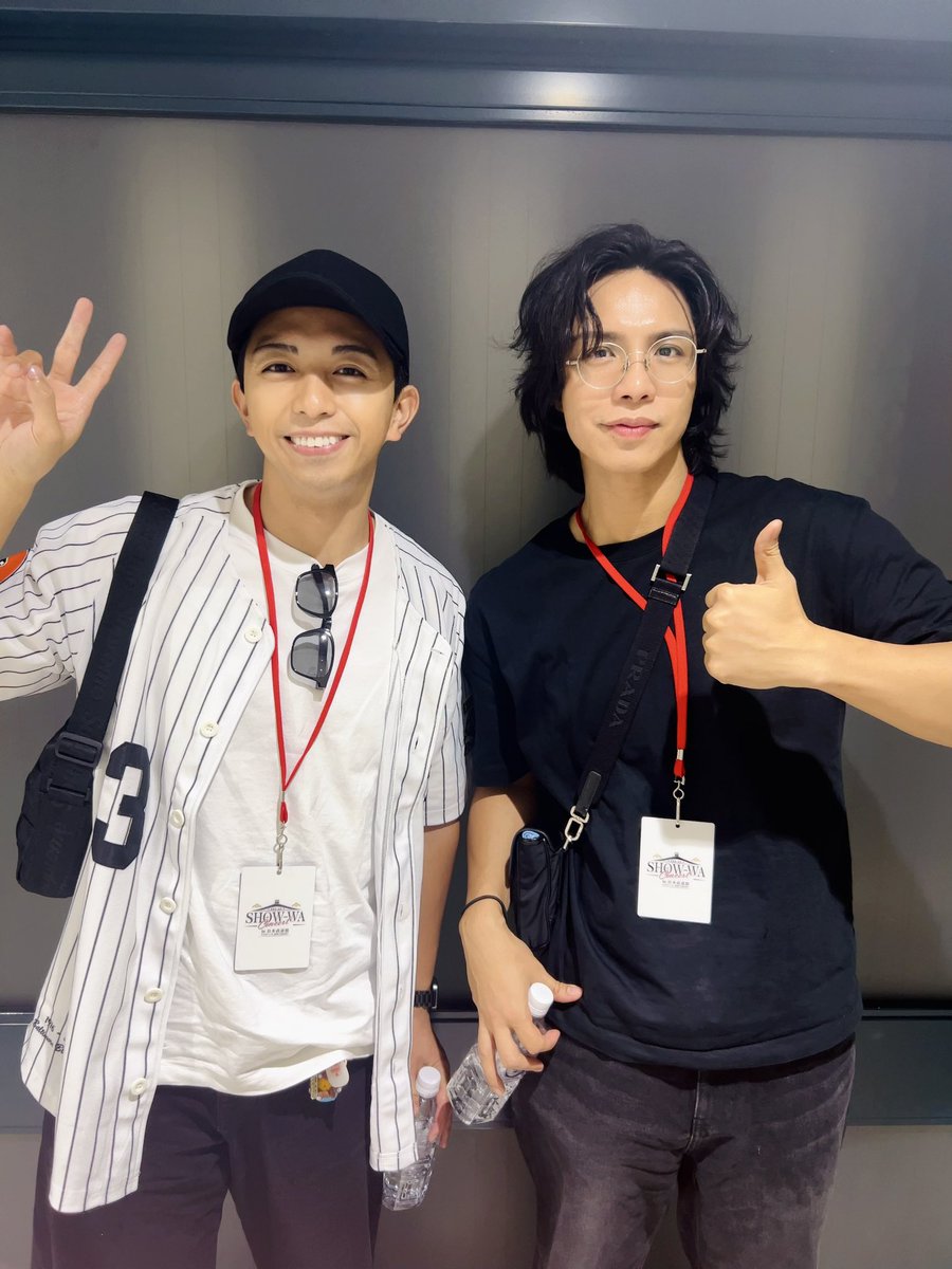 yuuki_matsuri's tweet photo. SHOW-WAの武道館ライブを、仕事で行けないメンバーの分まで観に行かせてもらいました！！
ステージの上のSHOW-WAは本当に眩しかった✨
最初から、それはもう涙がでるくらい！！

僕らがずっと目指している場所、夢見ていた景色。それを堂々と背負って立つ姿を見せてもらって、心の底から「悔しい」と思いました。
でも、それ以上に溢れてきたのは「誇らしい」という気持ち🔥
同じ時代を、同じ志で駆け抜ける仲間がこんなにも多くの人の心を動かしていて、その姿を見られたことが本当に嬉しかったです！

僕たちも絶対に行かなきゃいけない場所。

SHOW-WAが武道館まだ辿り着けたことはMATSURIにとっても大きな光です✨
次は僕たちがもっと大きな景色を見せたい！

「あいつら最高だな」って思わせるくらい今日感じたこの感情を全部パワーに変えて、連れて行きますね🔥🔥🔥

これからも僕の物語を一緒に見届けてください！🫰💚

#SHOW_WA
#MATSURI 
#柳田優樹