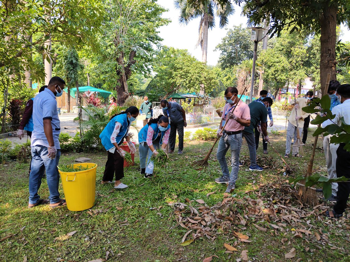 DSCDharampur's tweet photo. As part of #SwachhataHiSeva2026, cleaning and maintenance activities were undertaken in the Science Park of @DSCDharampur a unit of @ncsmgoi @MinOfCultureGoI , promoting cleanliness and responsible upkeep of green spaces.
#SwachhBharat #GreenSpaces #Cleanliness #JanBhagidari https://t.co/1F11NxBCIM