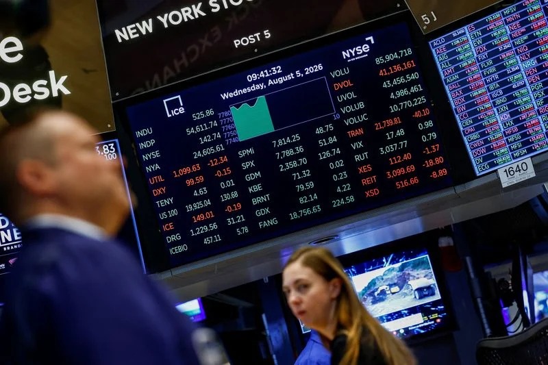 RyanFoster2l3b's tweet photo. Should you invest $200,000 in $MU (Micron Technology) right now?🧐

⚡️Every month, I evaluate $MU and thousands of other companies, tracking over 100 financial metrics.

⚡️My AI model cuts through market hype to conduct a deep analysis of a company's fundamentals, price momentum, and valuation. By screening the latest data free from subjective bias, the model aims to uncover stocks with the best risk-reward ratios. Past recommendations include Super Micro Computer (up 185%) and AppLovin (up 157%).

⚡️Want to know if MU is currently on my recommendation list, or if there are better investment opportunities in the sector?🔥

👉Please like, share, or send me a private message with "MU".