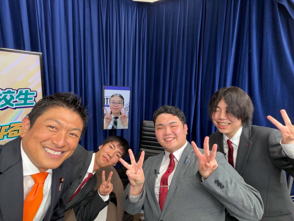 jinkamiya's tweet photo. ニコニコ動画で高校生の質問に答えてきました。
みんなしっかり考えていて、楽しい時間でした。高校生から選挙権を認めましょう。
彼らの意見を政治に反映させる。 https://t.co/FlLBR8r0Ax