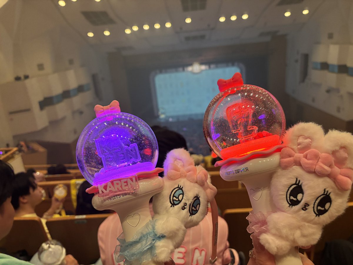 fzs2krn's tweet photo. かなちゃんが
リセール取ってくれて連番できた🥹❤️🩷
ギャルなかれんたんかわいすぎたよ〜🙈🩷

あっという間だった🥹！！
またかれんたんに逢いにいくね❣️
#ふるっぱーと全国ツアー2026 https://t.co/4ODEMJ3Td4