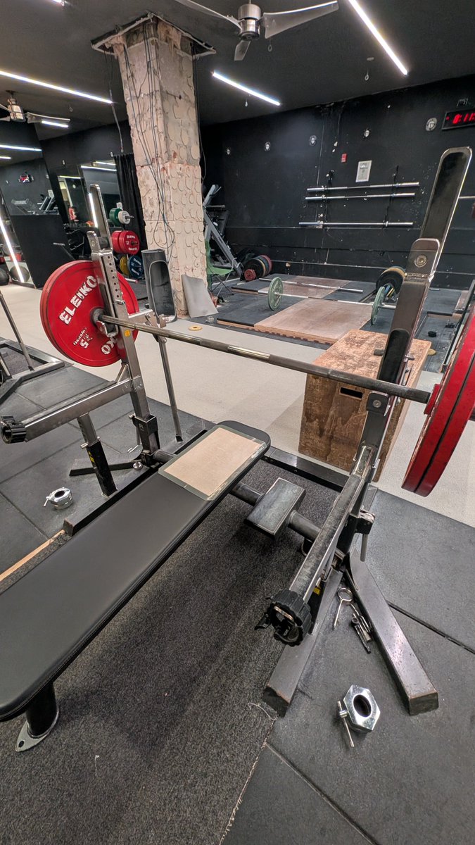 morganpel's tweet photo. where is the best powerlifting gym in SF? (will be back in 3days)

found this little gem in NYC @JDIBarbell in tribeca

I need something dirty, no mirror, chalk everywhere, big weights https://t.co/kKc7gnXJJQ