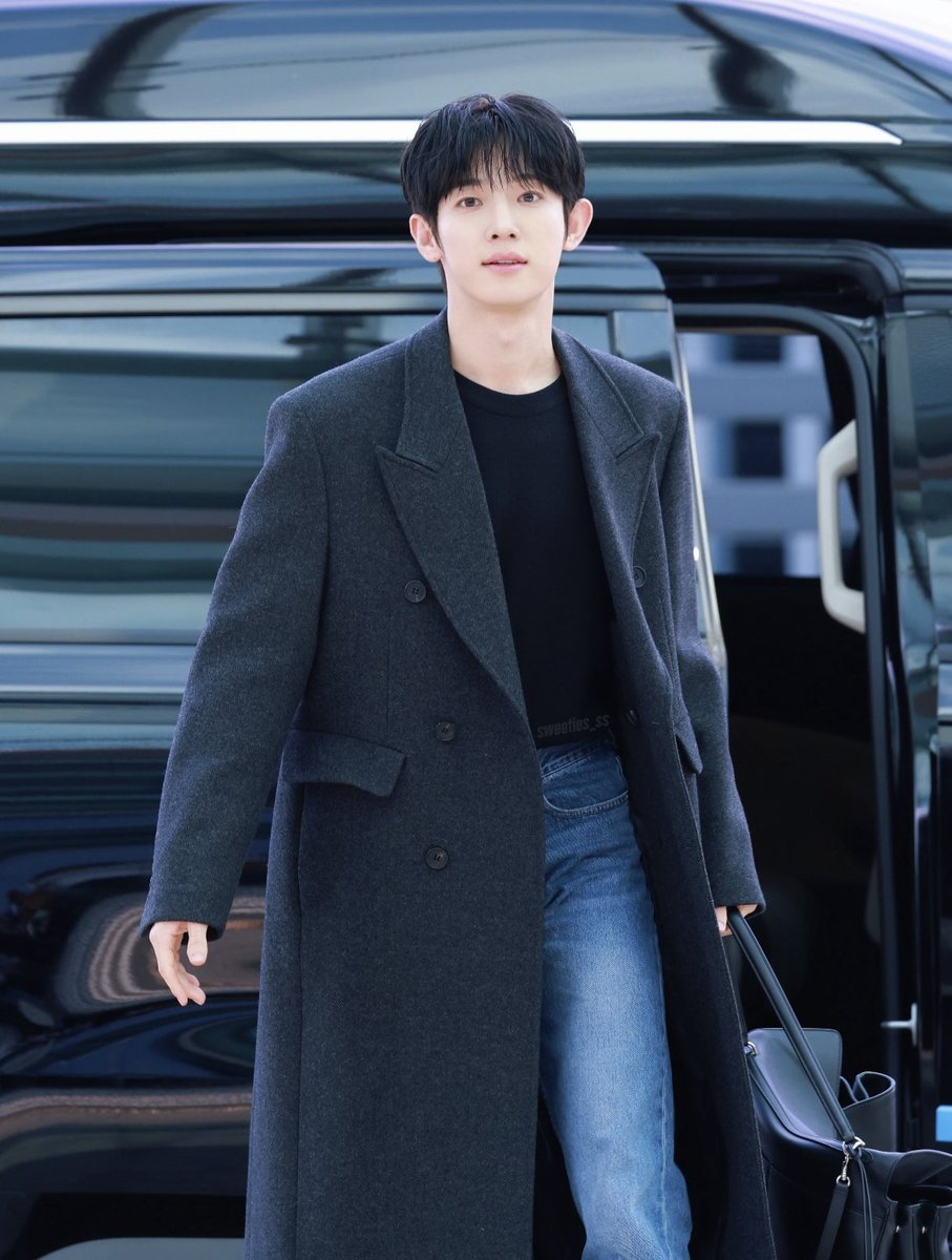 Ccrdebe's tweet photo. 如沐春风般明媚而又温暖
你就是最好的答案

PARK SIWOO IN PARIS

#PARKSIWOO
#PARKSIWOOxPFWSS27 https://t.co/lHO2hRJmML
