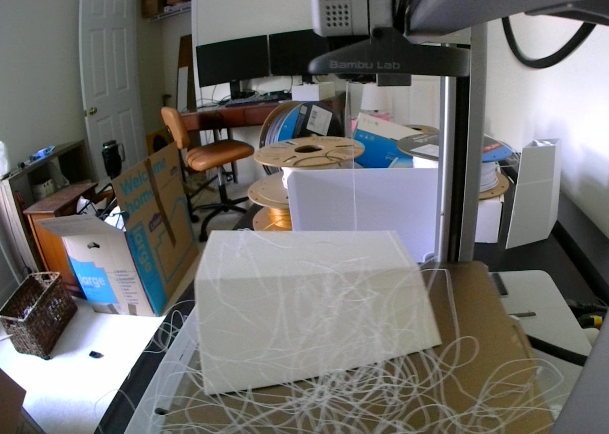 ChancoCat's tweet photo. When your print was 95% done but stopped in the middle of the night for a minor issue and you resume it the next day https://t.co/boxeZdFYQj