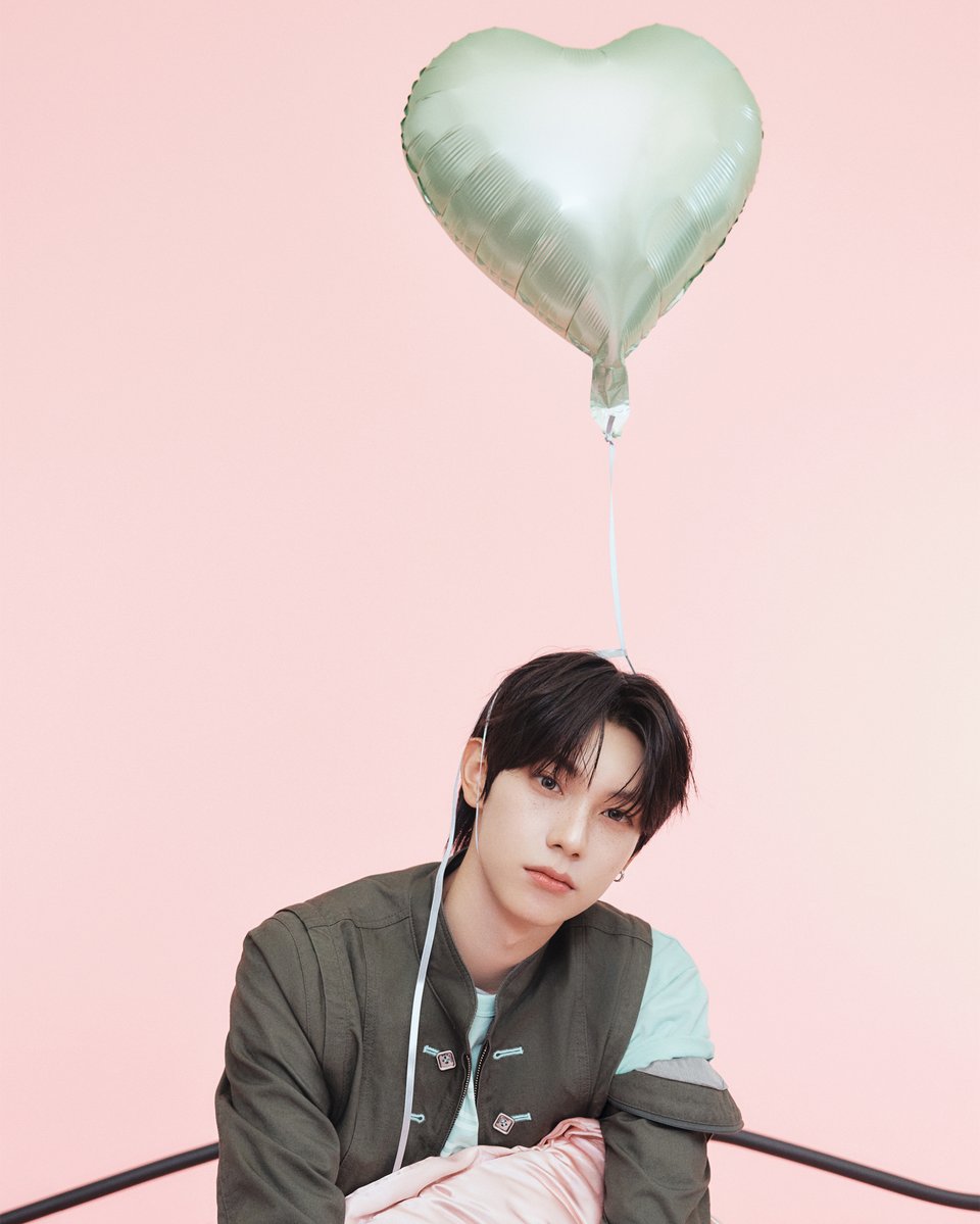 flareu_official's tweet photo. FLARE U 2nd Mini Album [ℒ𝒪𝒱ℰℋ𝒪𝒪𝒟]
Concept Photo "𝐁𝐎𝐘𝐇𝐎𝐎𝐃" 🫧

₊˚⊹ᰔ 2026. 10. 14. 6PM (KST) 

#FLAREU #플레어유 
#최립우 #CHUEILIYU 
#LOVEHOOD https://t.co/wW9d36ncSR