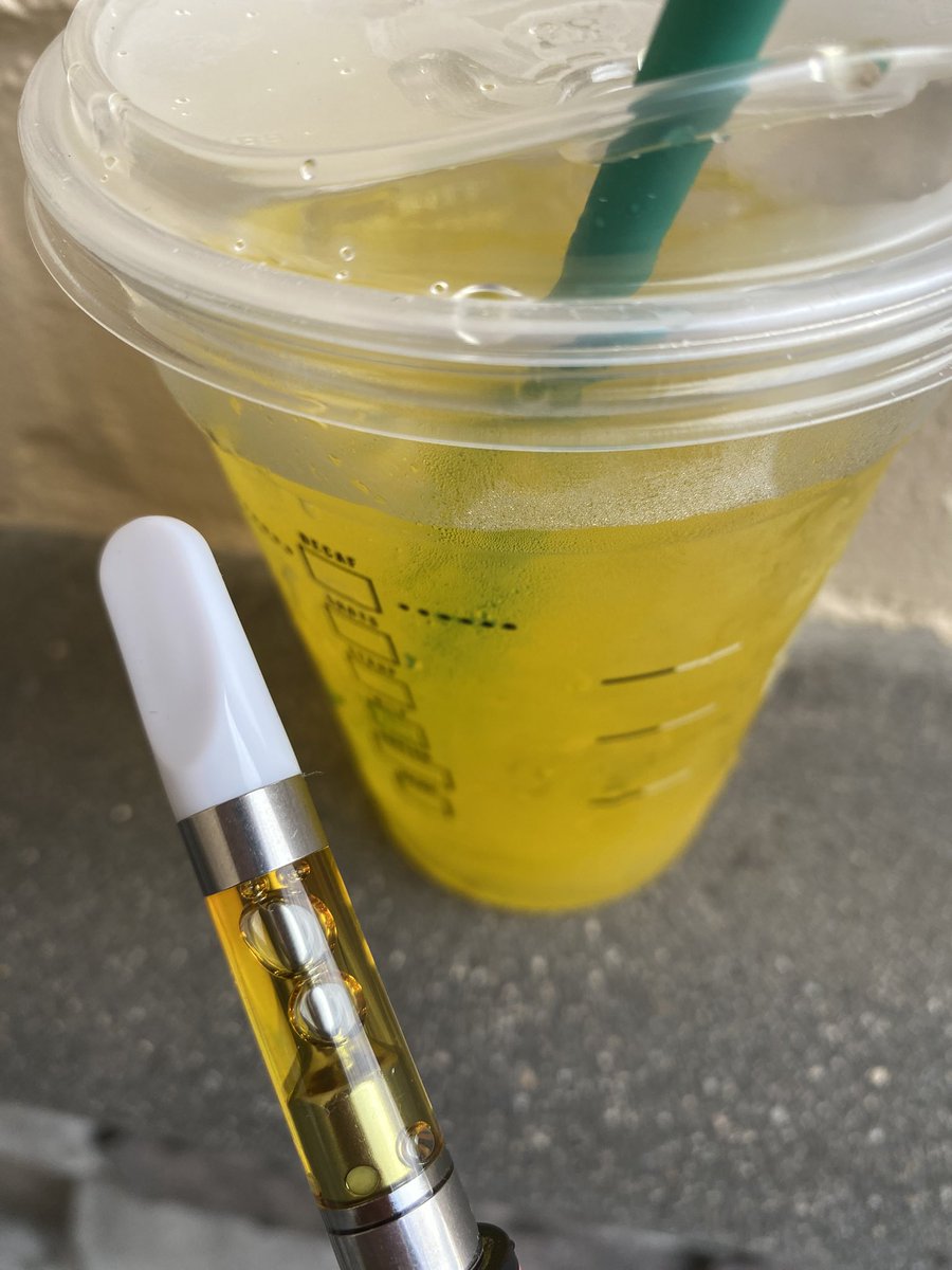 GIRLBYEURBI's tweet photo. On my 15 minute break drinking pee https://t.co/7vJzG9hkei