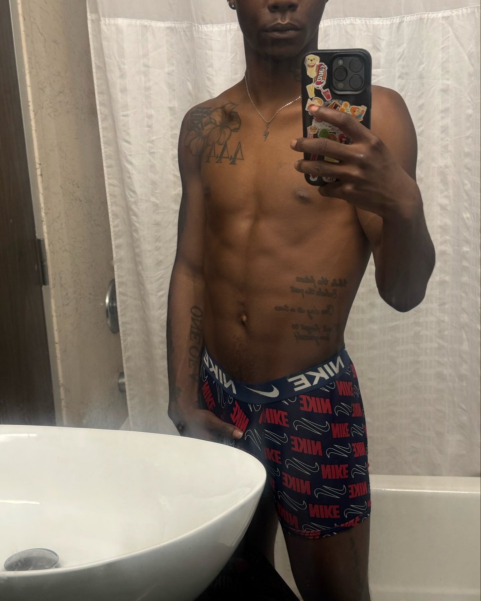 yoseanx's tweet photo. good morning cousins🧱🧱🧱🔥🔥#mlm #milwaukee #virałpost https://t.co/1cVcVjY0ks