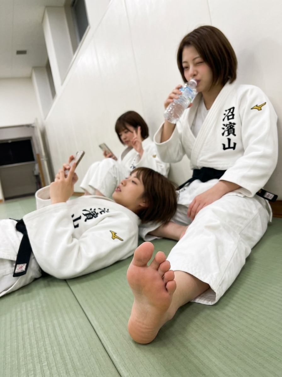 mmm53096445's tweet photo. 男子にも勝っちゃう女子柔道部
寝技が得意 https://t.co/d86RFhxG4A