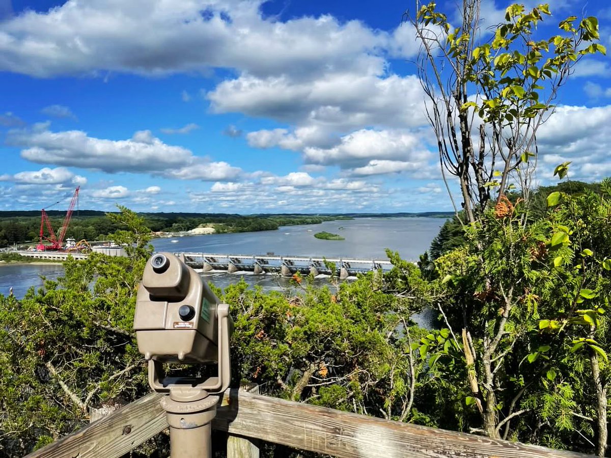 EllaMaiiLolii's tweet photo. Und noch einmal ein wunderschöner Ausblick aus 🇺🇸 Danke Maresa! @maresa_rippien
#gesehenundandichgedacht #starvedrockstatepark #illinoisparks #binocularview #telescopeperspective #fernglasblick #focusmoment #iseefaces #pareidolia #katrinviews https://t.co/B8H2FR4Ik9