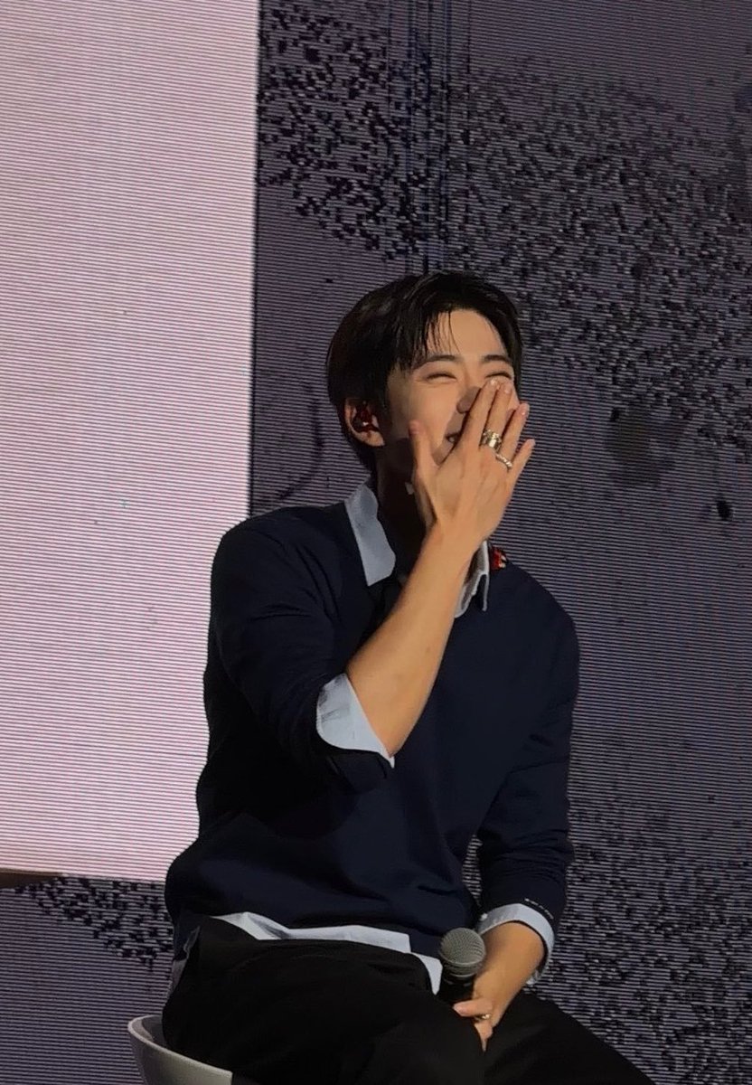 loong2eee's tweet photo. 보고싶어... https://t.co/cbjEy0PVpc