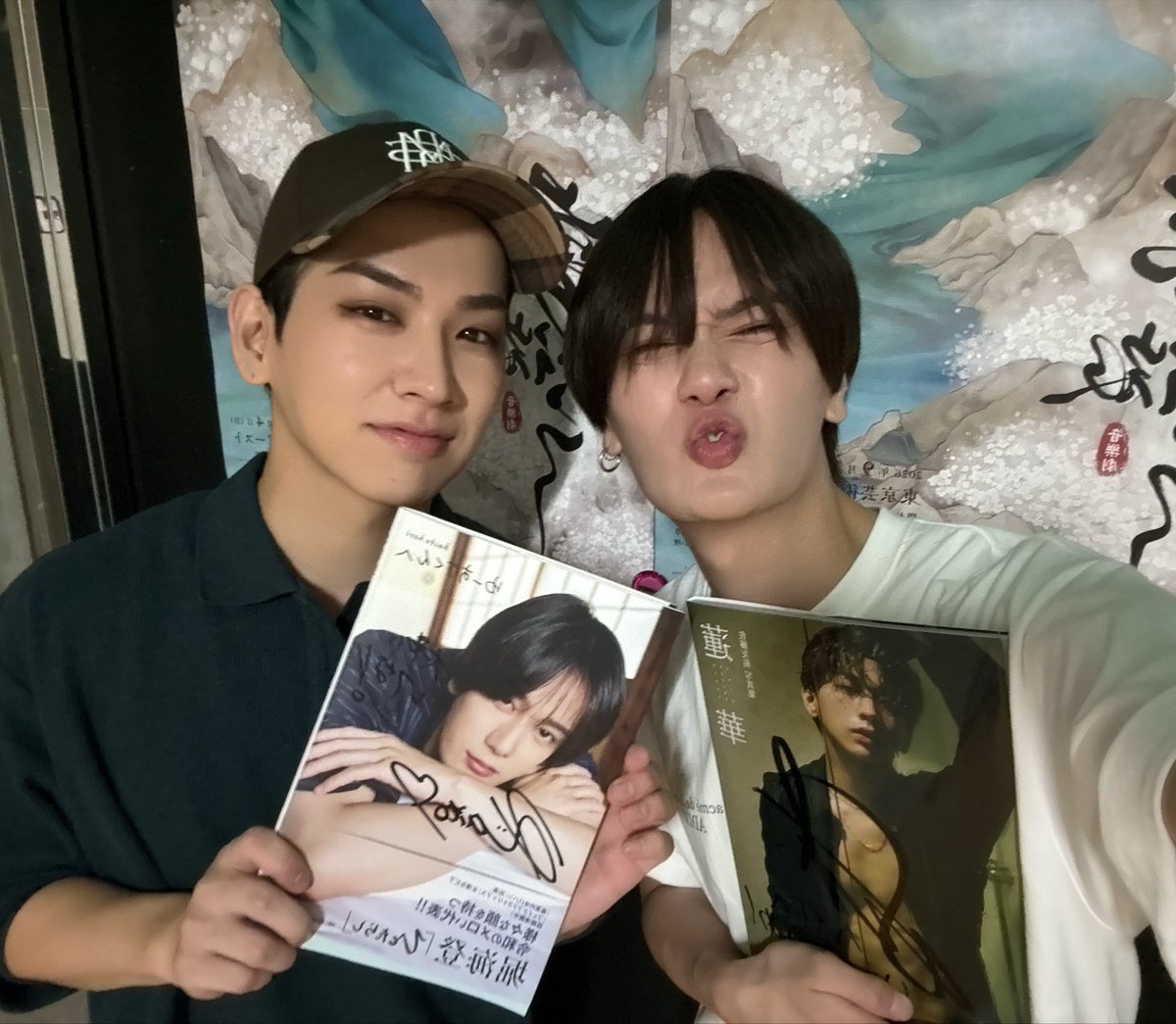 kaito_hori's tweet photo. ゆーすけくんのミュージカル観てきた😎
めっちゃかっこよかった😎

写真集の交換しちゃった😎 https://t.co/E9tuqxoJs9