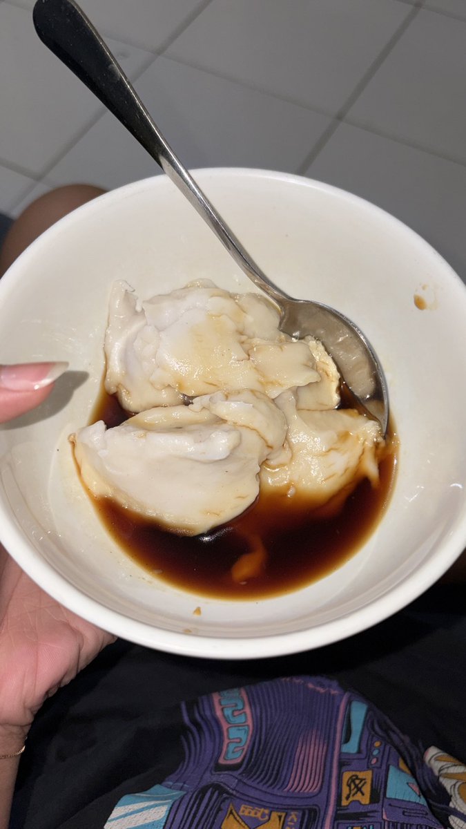 novafortheplot's tweet photo. Makan dalam keadaan mata berlinang🥹 makasih emakk gak espek semalam buta ini. Bener bener dibikinin!!! Semakin gak ada nyali untuk hidup jauh dari emak❤️ https://t.co/C68d6JPozm