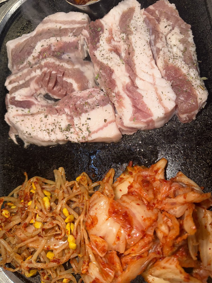 kuningriku's tweet photo. 1차 야장 삼겹살 2차 할머니집 왓떠료~ https://t.co/lmKgv9EybU