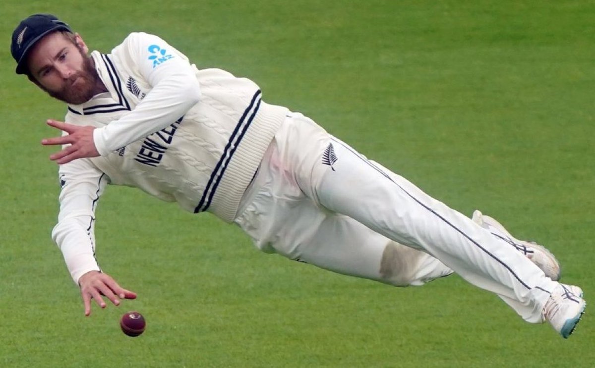 mufaddal_vohra's tweet photo. 🚨 REVISED CONDITIONS FOR A RUN OUT. 🚨

- For a run-out or stumping, the fielder must have complete control of the ball. Touching it merely as it breaks the stumps is not enough. (Cricbuzz). https://t.co/oXHvWQcm4m