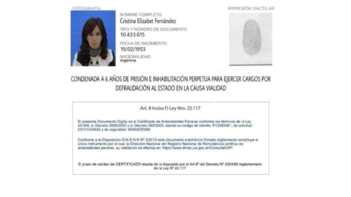 locuralamia's tweet photo. El que me coloca porcelanatos en la obra hoy no pudo ingresar al barrio porque se le venció el certificado de antecedentes penales (dura 6 meses) pero según Maru Duffard Cristina, con condena firme por robarse un PBI debería ser candidata a Presidente.
En fin, el cambio climático https://t.co/rP7RR33BpG