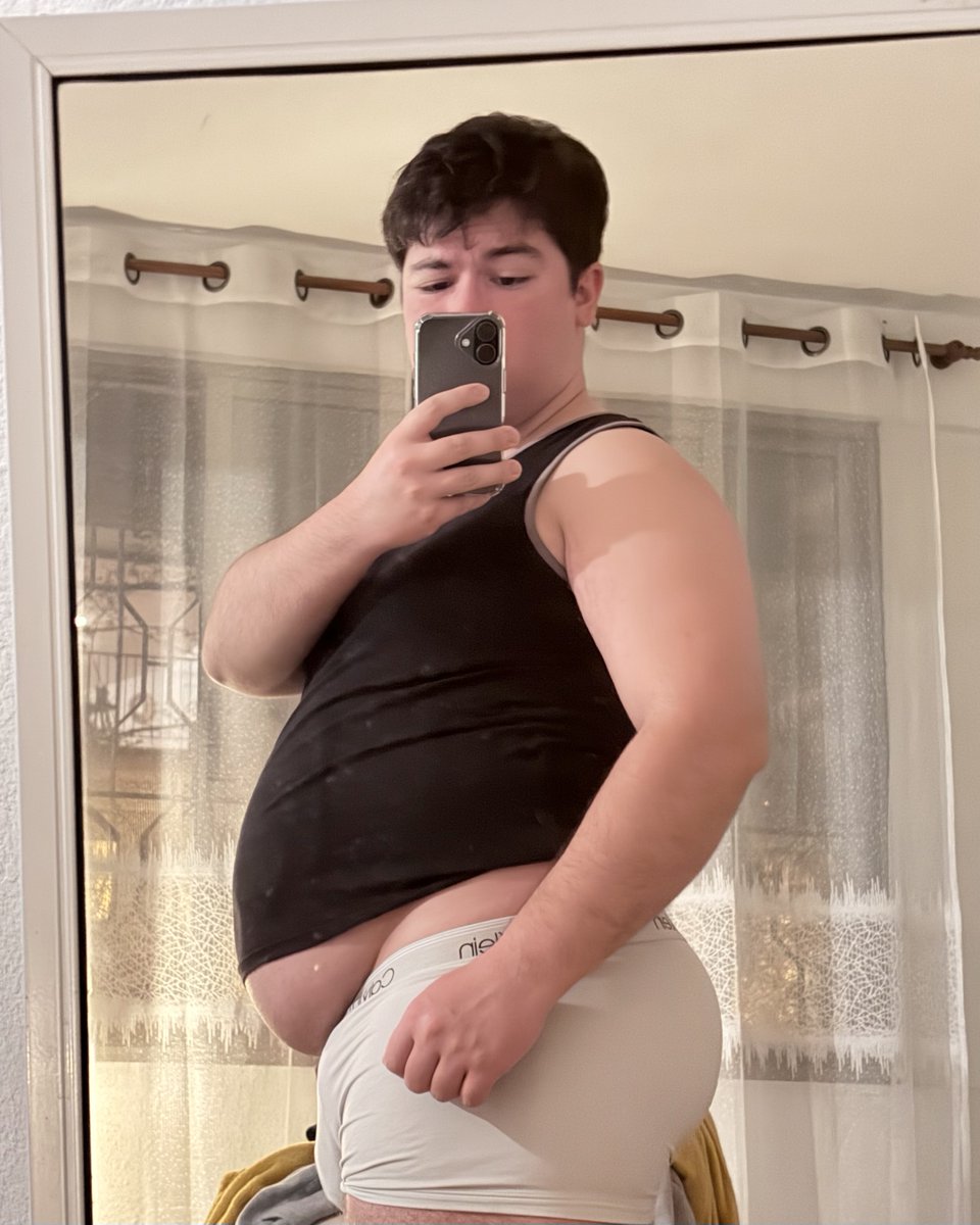 brohimbo's tweet photo. Good morning fatties! Curvy thursday!

#chubby #grommr #gainer #fat https://t.co/gUcZTe3Elj