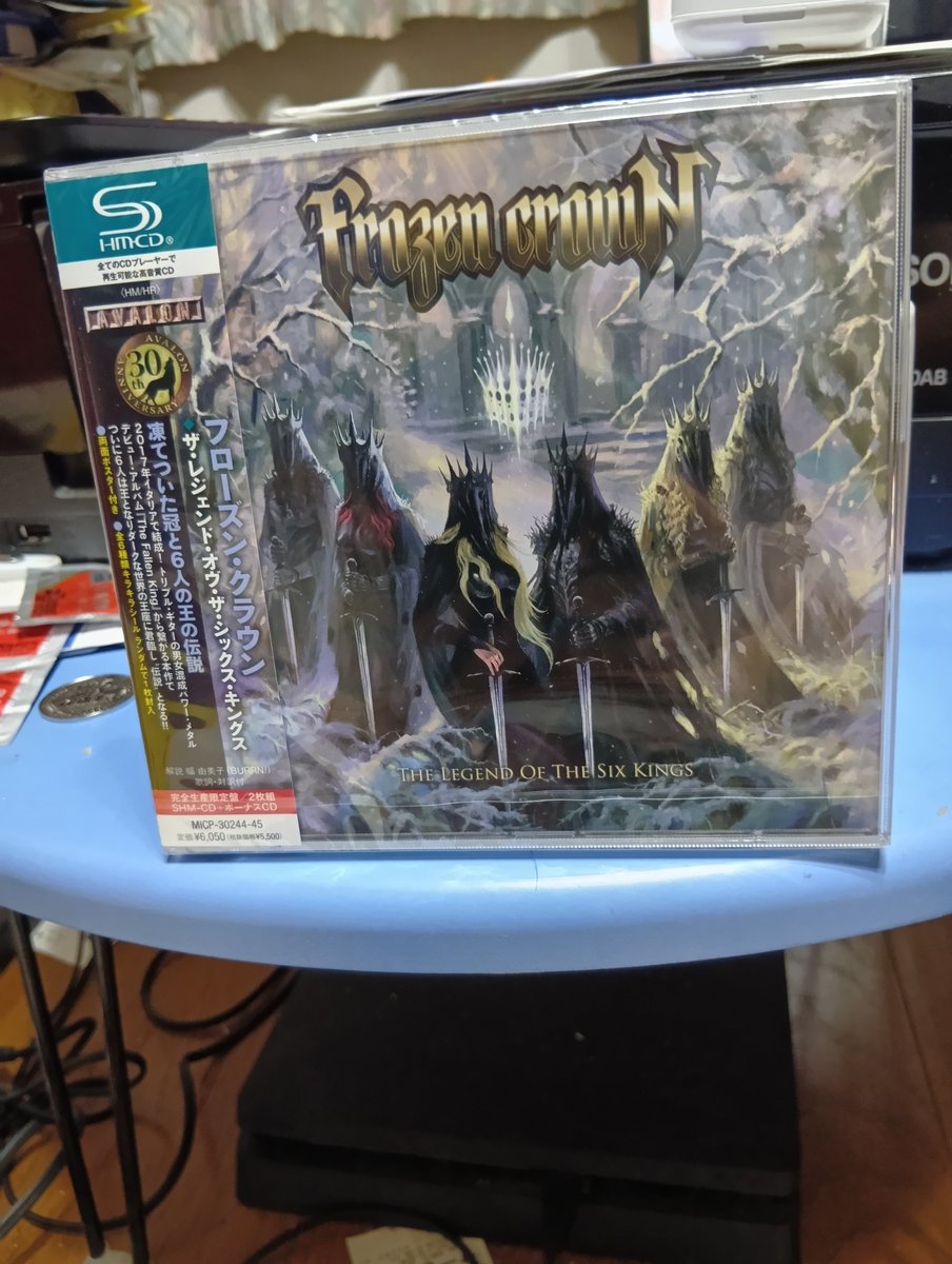 shelly0730t's tweet photo. FROZENCROWNの新譜届いた❄️👑

早速パソコンにぶっ込む💿🍾 https://t.co/ng4nugtXP8