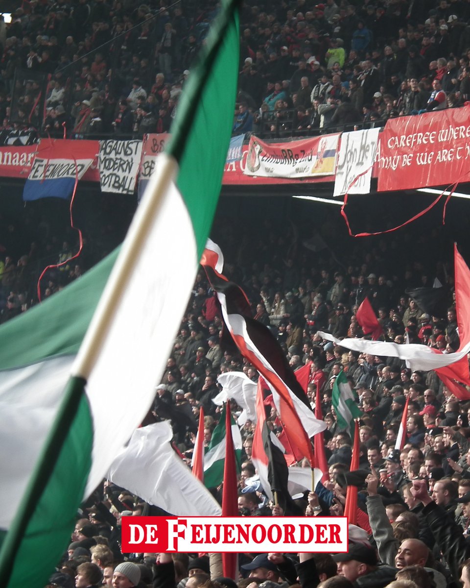 DeFeijenoorder's tweet photo. 𝐒𝐀𝐌𝐄𝐍 𝐇𝐀𝐍𝐆𝐄𝐍 𝐖𝐄 𝐃𝐄 𝐊𝐔𝚰𝐏 𝐕𝐎𝐋!
We zitten midden in de interlandperiode en moeten nog anderhalve week wachten voordat we eindelijk weer naar De Kuip mogen. Tijdens de laatste thuiswedstrijd zat de sfeer er lekker in. Die lijn willen we met elkaar doortrekken!

Daarom roepen we iedereen op: gebruik je voetballoze week(end) om een spandoek te maken. Groot, klein, strak of lekker gekliederd: het maakt niet uit. Jij draagt bij aan de sfeer.

Laten we tegen AZ De Kuip vol hangen met spandoeken!

Je hebt nog anderhalve week om te kliederen. En wij zullen natuurlijk ook een steentje bijdragen met het sfeerteam. Maar we doen het met elkaar!

Dus: maken, meenemen, ophangen of omhoog houden. Tot volgende week!
